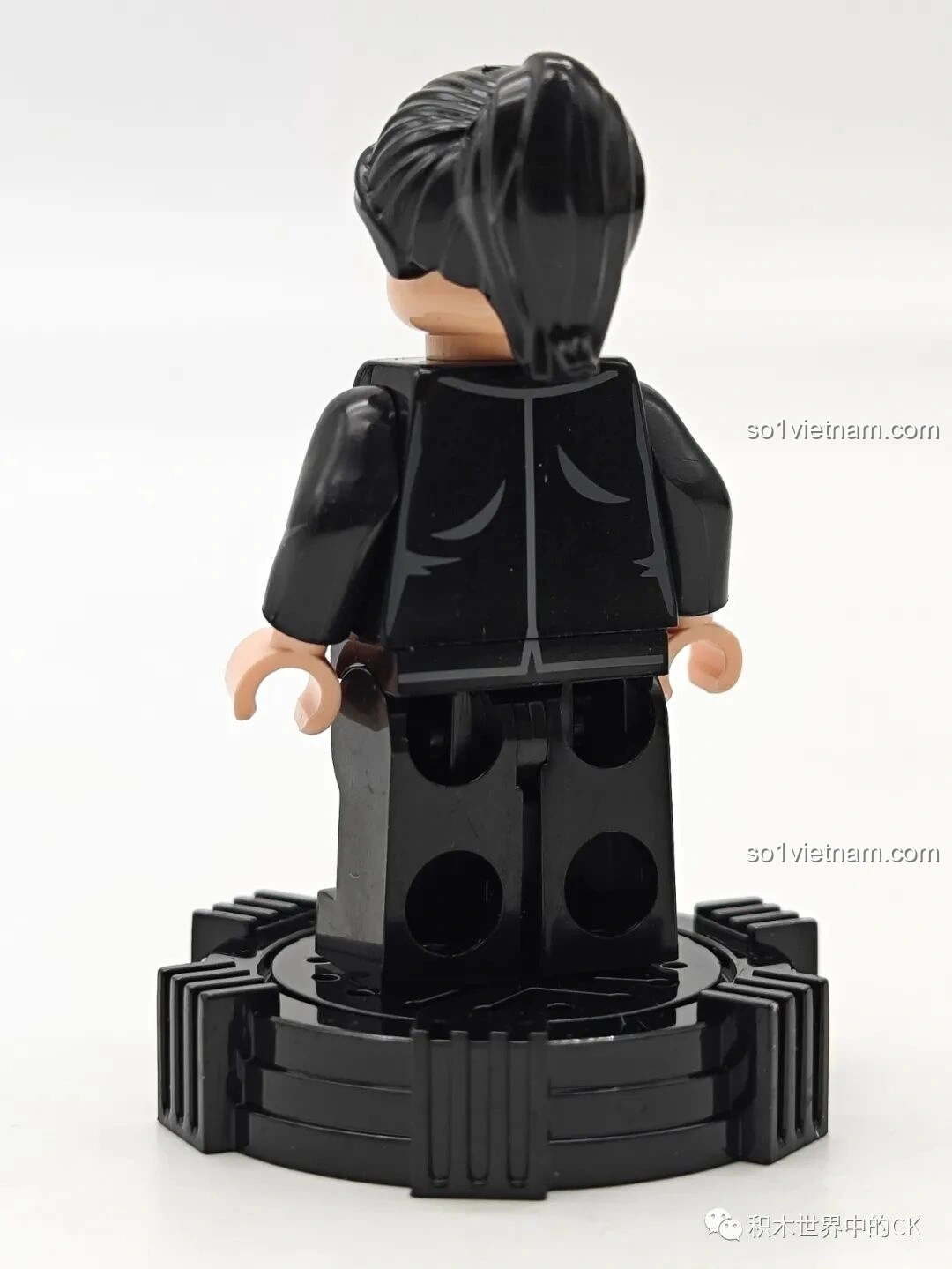 Mô hình Robot Khung Cửa (107108) của SEMBO Lưu Lạc Địa Cầu 2, chụp từ trên cao, cho thấy toàn bộ cấu trúc và vũ khí trên đỉnh.