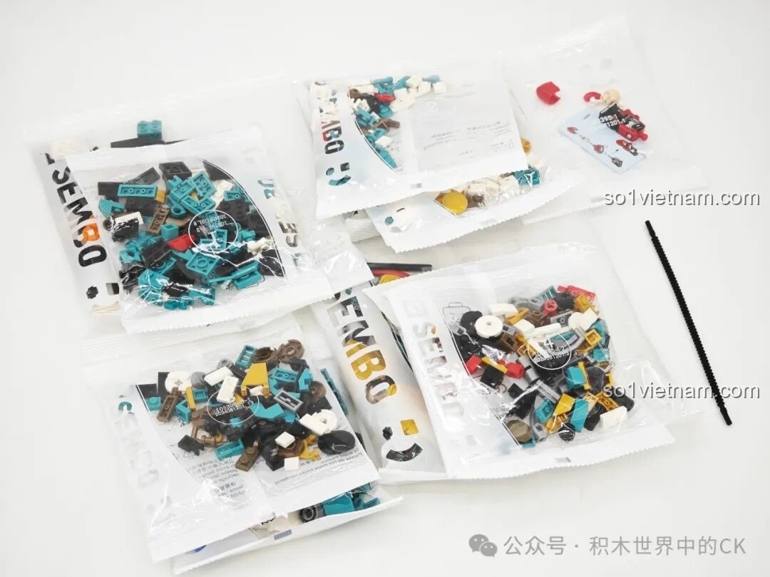 Robot Mã Siêu 103395 hoàn thiện cùng vũ khí song thương, thể hiện sự dũng mãnh và phong cách chiến đấu độc đáo.