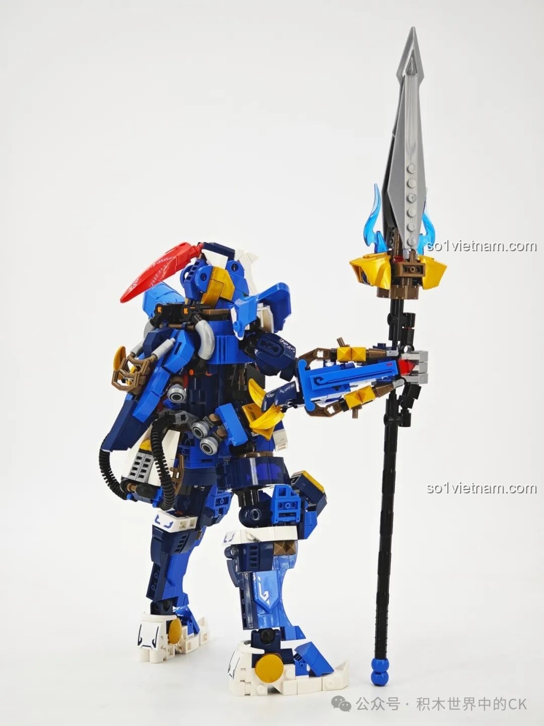 Cận cảnh phần đầu của robot Triệu Vân 103394, thể hiện thiết kế độc đáo và các chi tiết tinh xảo.