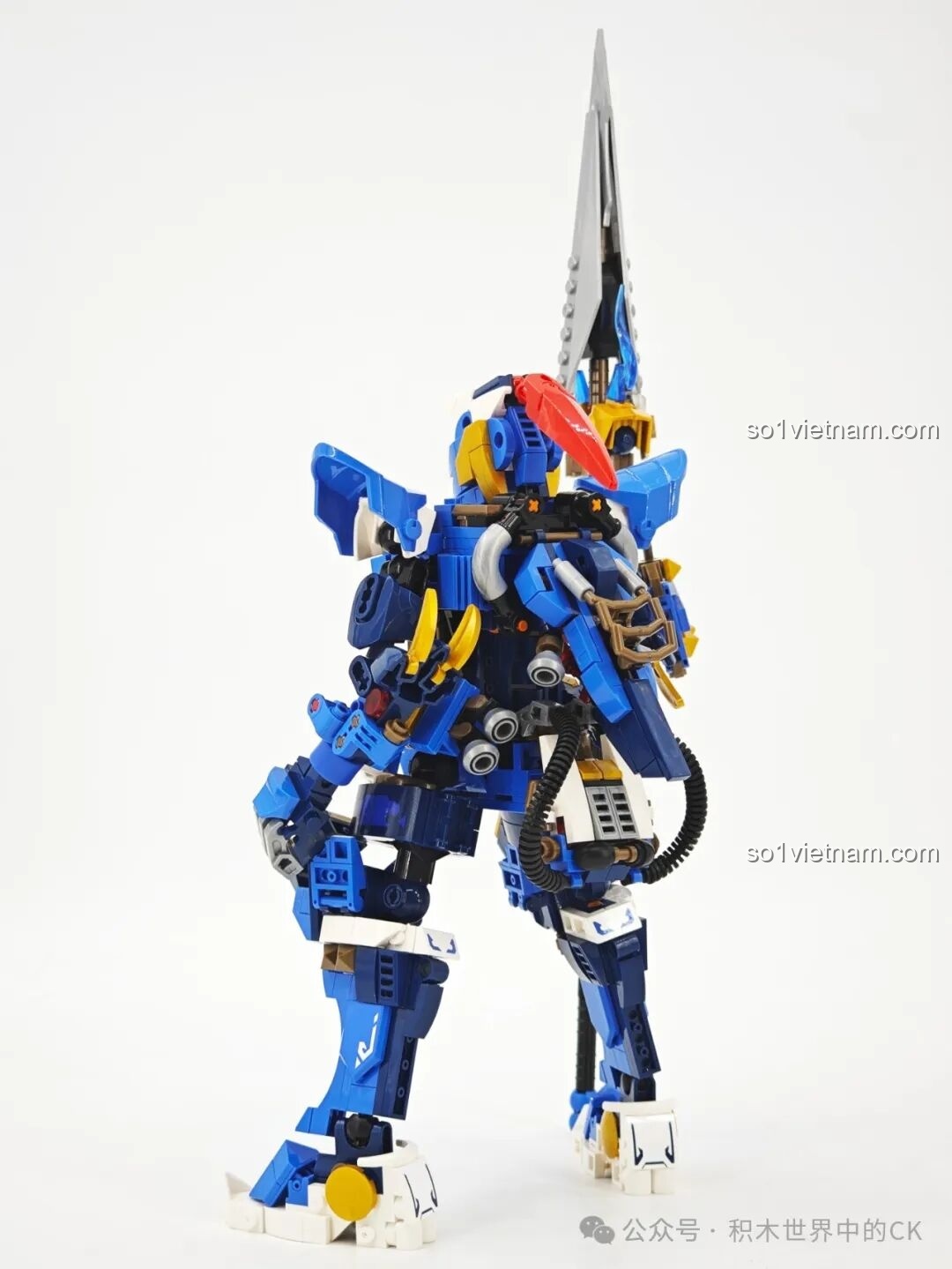 Robot Triệu Vân 103394 với góc nhìn từ phía sau, thể hiện sự cân đối và các chi tiết giáp.