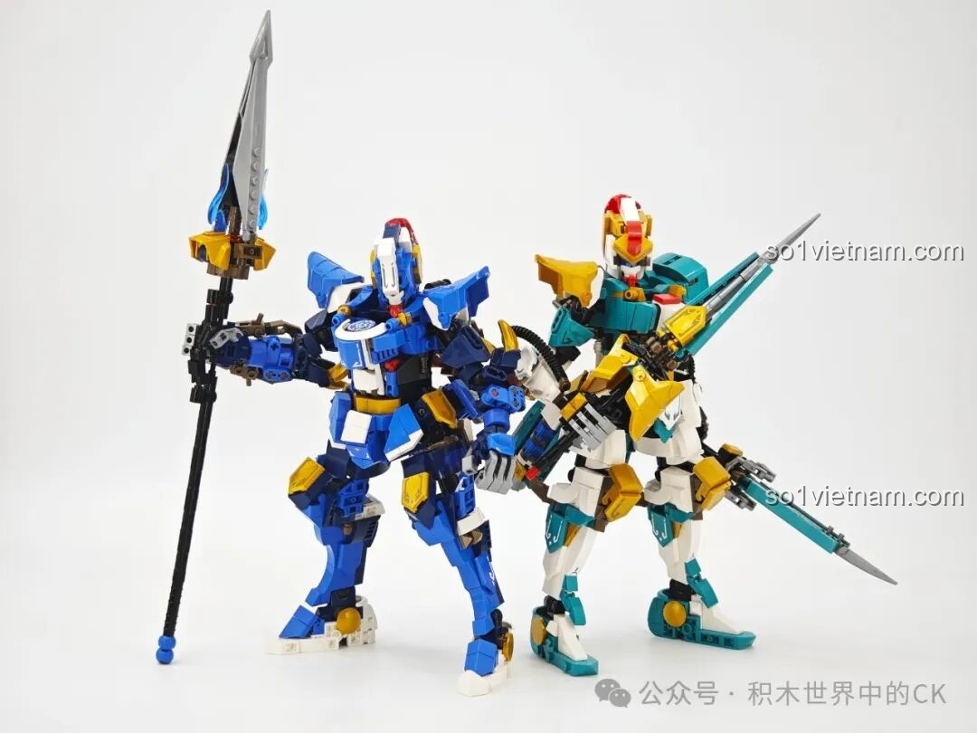 Hai robot Triệu Vân 103394 và Mã Siêu 103395 của SEMBO Ngũ Hổ Tướng đứng cạnh nhau, tạo nên bộ đôi chiến binh hùng mạnh.