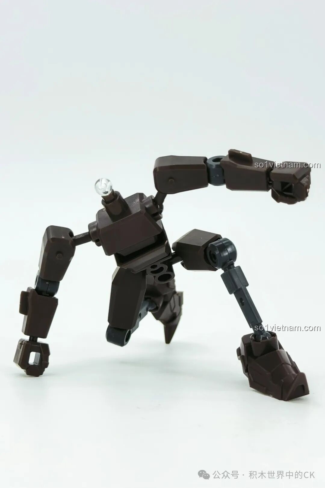 Bộ khung xương robot Sembo Nguyên Linh Chiến Kỷ trong tư thế ngồi xổm, minh họa độ linh hoạt của các khớp nối, dùng cho Thanh Long 900003.