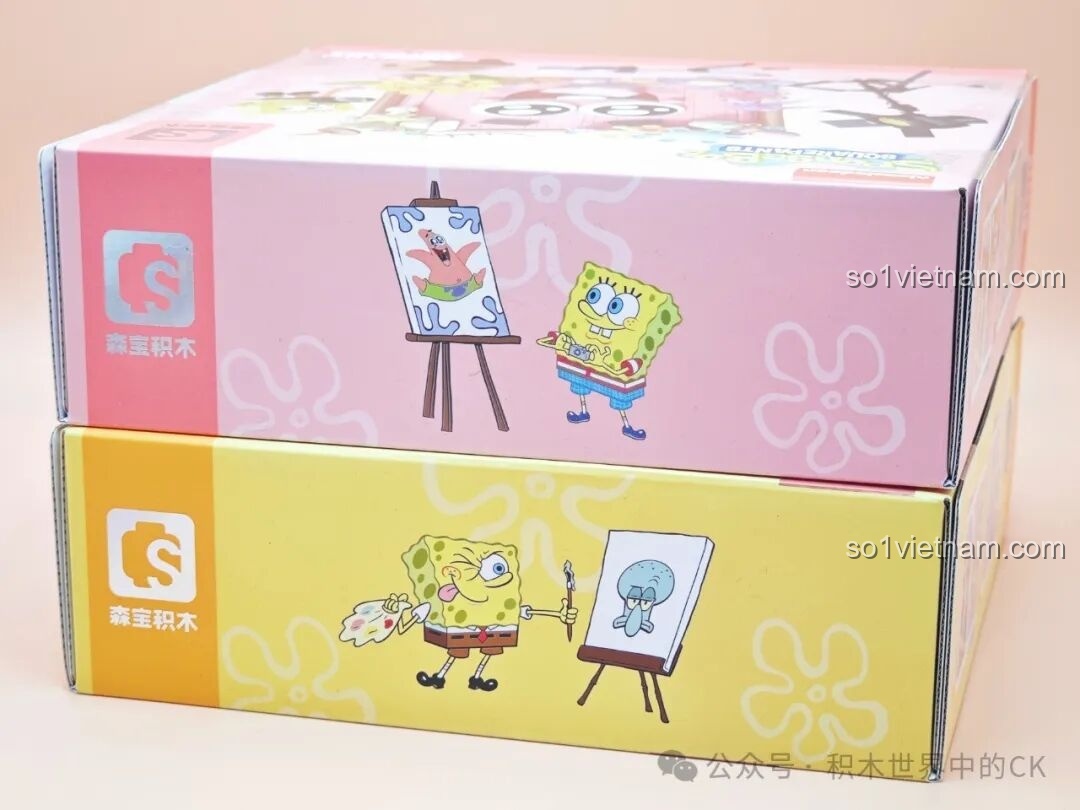 Nhìn từ trên xuống hai hộp đồ chơi lắp ghép SEMBO Spongebob, cho thấy thiết kế mặt trên.