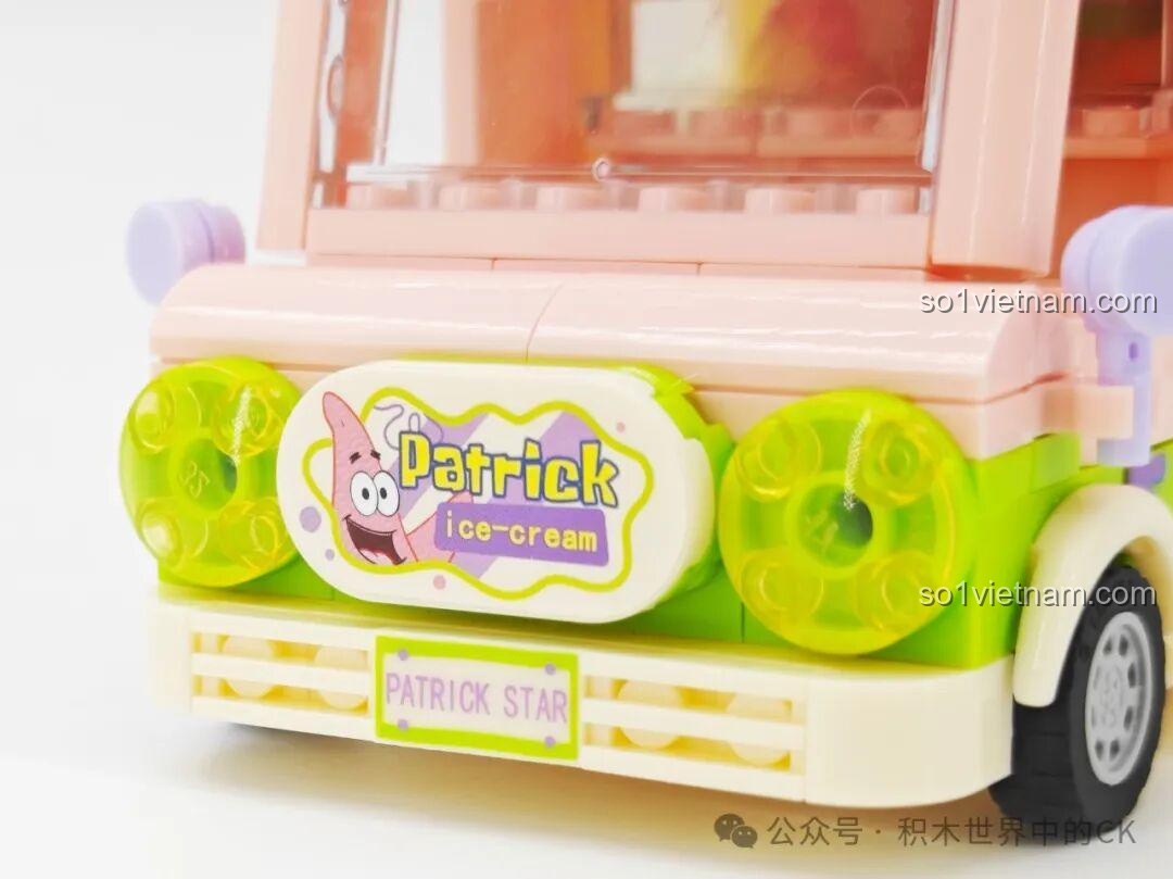 Ảnh 36: Cả hai mô hình Sembo 612217 Xe Bán Hamburger và 612218 Xe Bán Kem SpongeBob đứng cạnh nhau, tạo thành bộ đôi hoàn hảo.