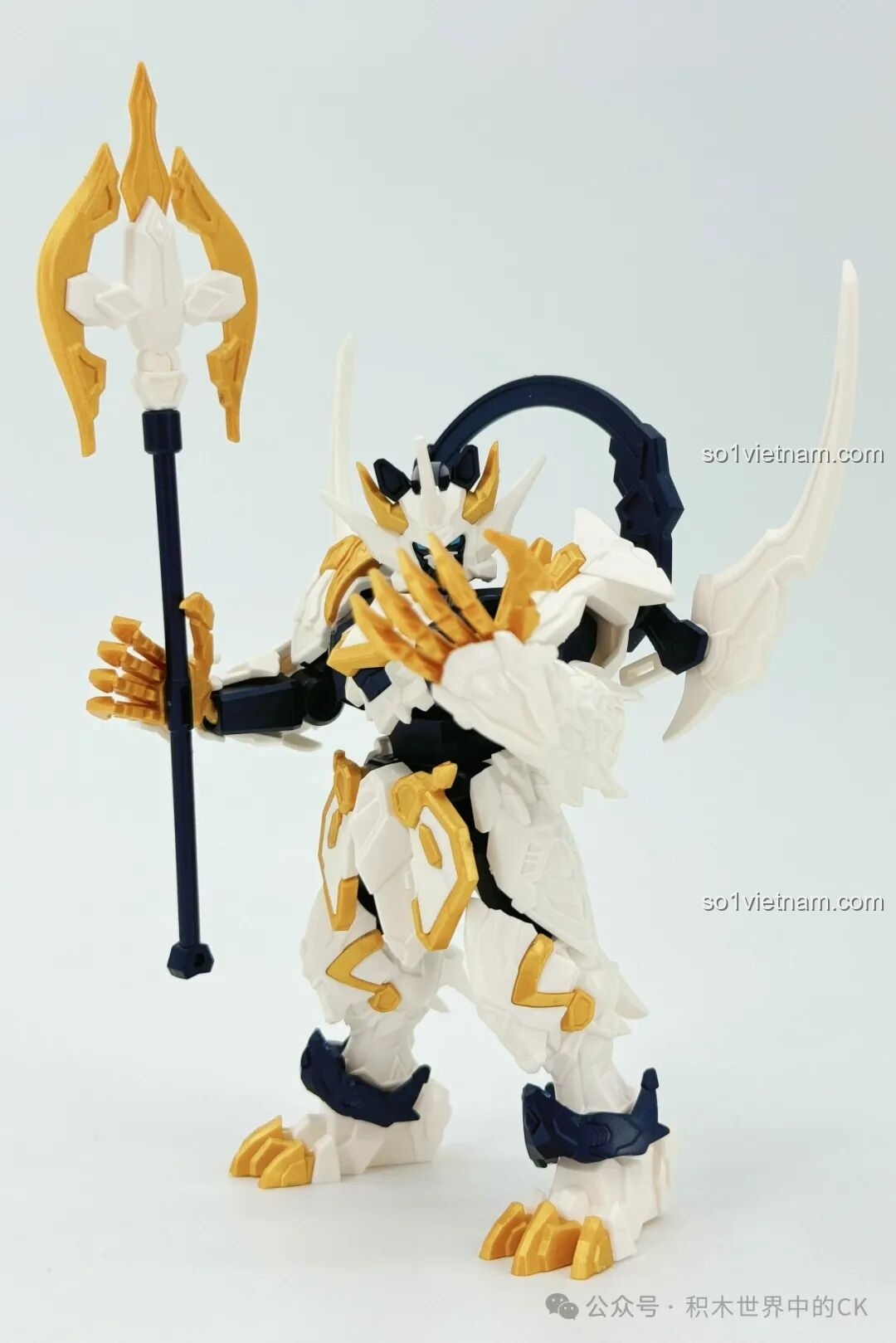 Các vỉ mảnh ghép của mô hình robot Sembo Thanh Long 900003 với các màu xanh ngọc, vàng kim và xanh đậm, phù hợp cho bé trai 6 tuổi.