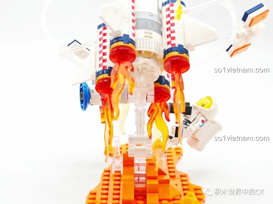 Toàn cảnh mô hình SEMBO Trường Chinh 9 Kế Hoạch Hỏa Tinh, với phi hành gia và nhà khoa học tại trạm nghiên cứu.