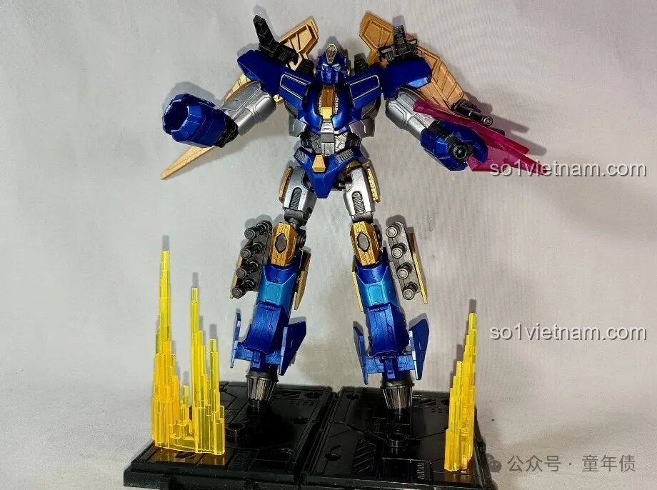 Mô hình Sentinel Prime cầm thanh kiếm lớn, một trong những vũ khí chính trong bài review Blokees 71164.