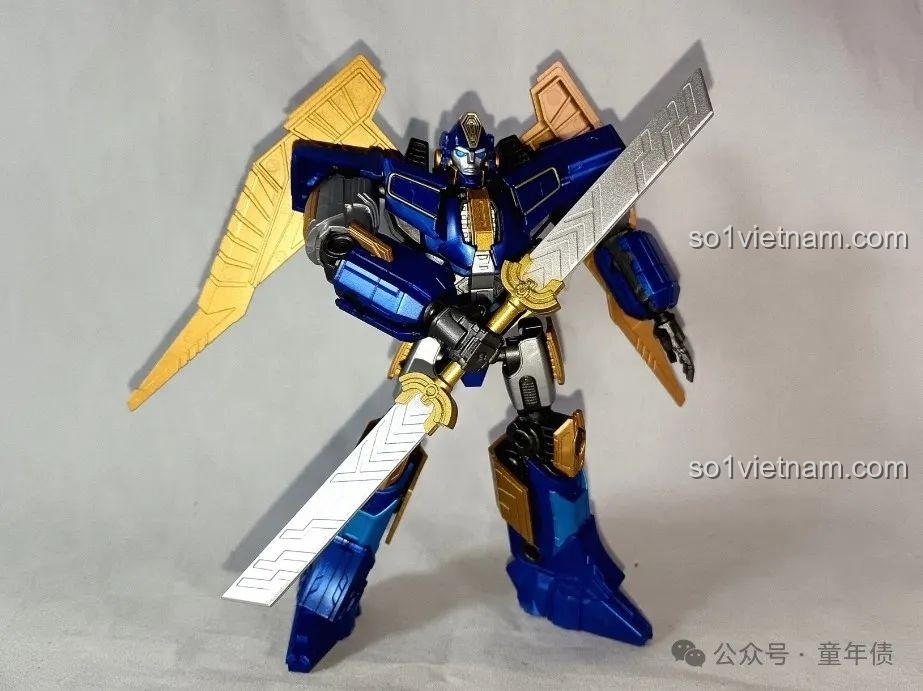 Mô hình Sentinel Prime tạo dáng vươn tay về phía trước, thể hiện sự linh hoạt và khả năng biểu cảm của mô hình.