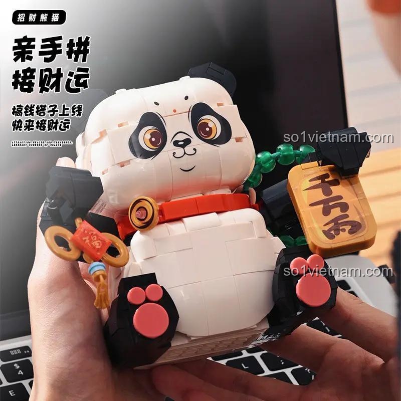 Mô hình Gấu trúc Chiêu Tài Shuang Gao 20808 đang được lắp ráp trên máy tính