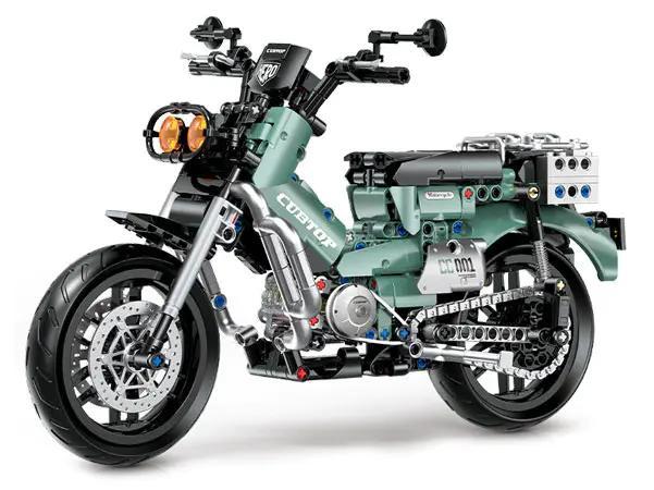 Mô hình xe máy Honda Cub lắp ráp tỉ lệ 1:8, bộ đồ chơi xếp hình Technic 628 chi tiết, màu xanh lá và đen, phù hợp cho bé trai 8 tuổi, món quà công nghệ ý nghĩa.