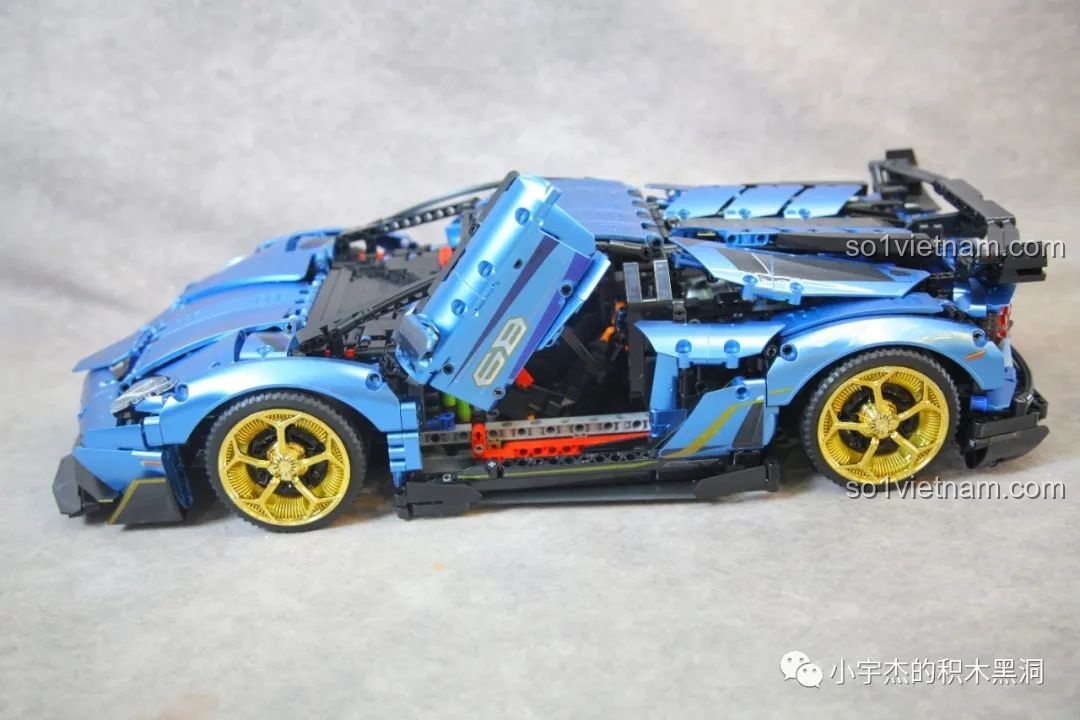 Mô hình K-box 10520 đã hoàn thiện phần thân, chuẩn bị cho bước cuối cùng là lắp bánh xe.