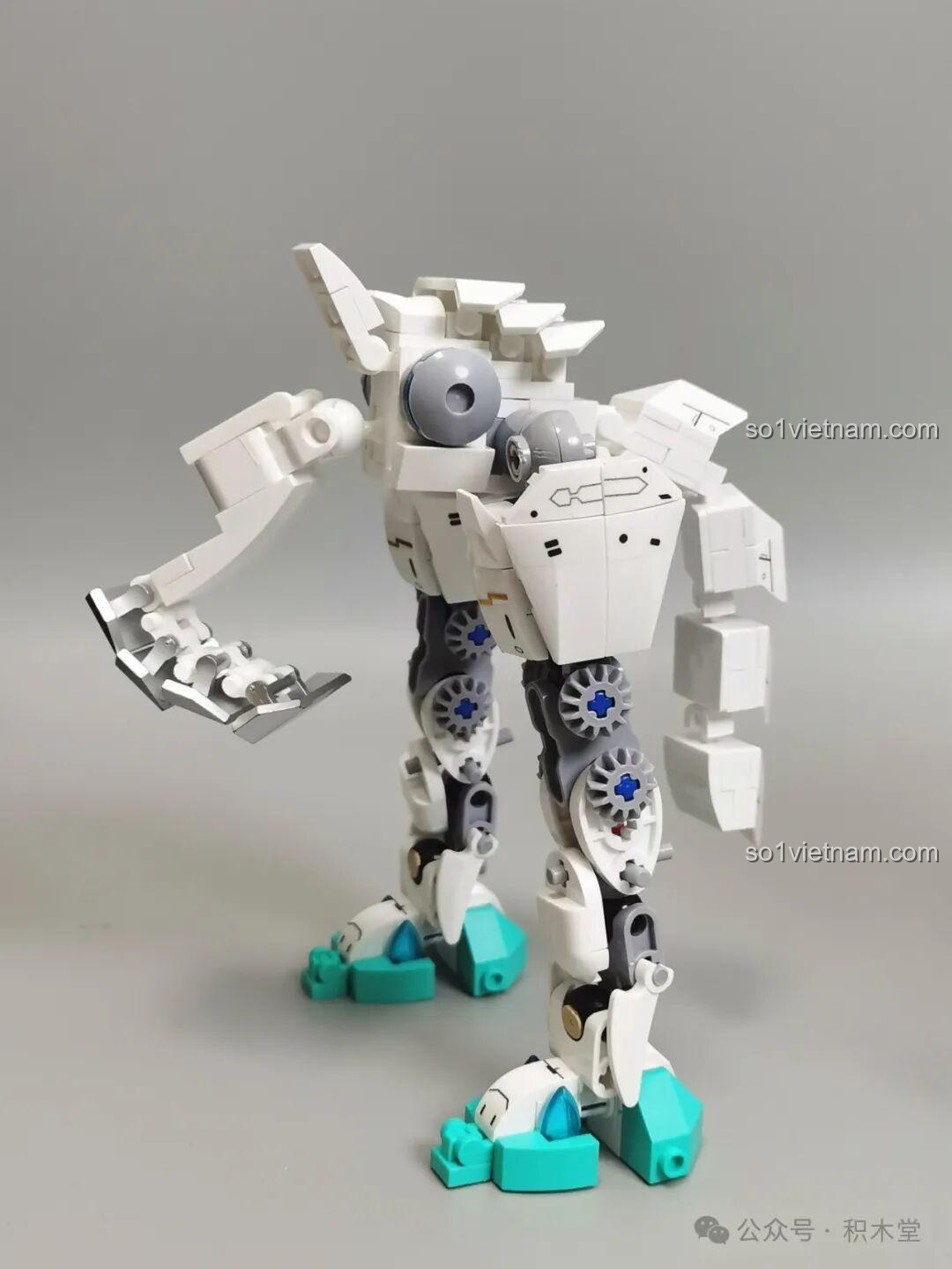 Cơ Giáp Bạch Long Mã Sluban M38-B1059 ở dạng robot, tư thế đứng vững chắc, đồ chơi lắp ghép Chiến Kỵ Rồng Ngọc