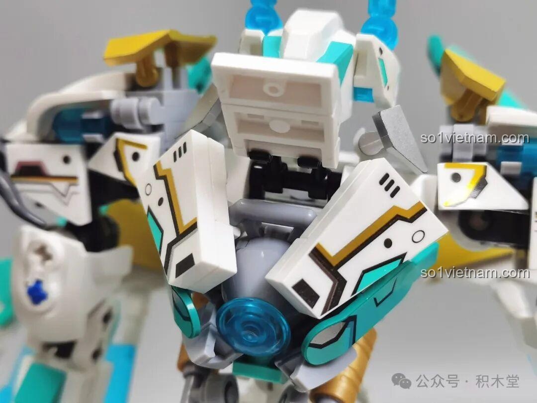 Phần ngực của Robot Bạch Long Mã Sluban M38-B1059 với lõi năng lượng, chi tiết mở, đồ chơi lắp ghép cho bé trai