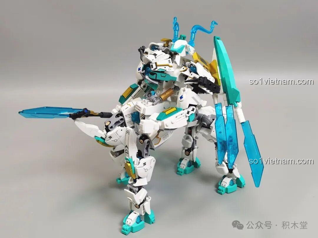 Sluban M38-B1059 Bạch Long Mã trong tư thế di chuyển, trông rất sống động và chân thực.