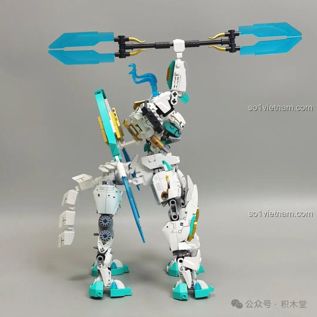 Sluban M38-B1059 Bạch Long Mã Chiến Kỵ Rồng Ngọc tạo dáng năng động, thể hiện khả năng linh hoạt của các khớp nối.