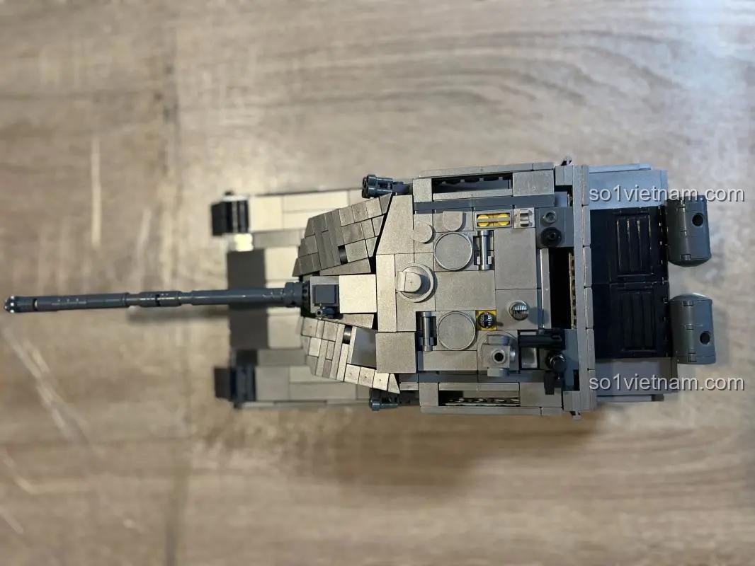Chi tiết khoang động cơ của mô hình xe tăng ZTZ-99AS Sluban M38-B1234
