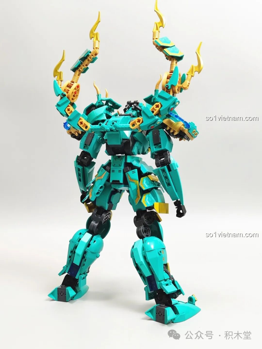 Thanh Long Cơ Giáp M38-B1235 của Sluban nhìn từ phía sau, với các chi tiết giáp lưng. Bộ đồ chơi Mô hình Thanh Long cho trẻ em 6 tuổi.