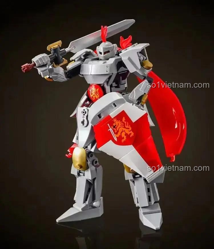 Mô hình Mecha Hiệp Sĩ Sluban B1309 trong tư thế chiến đấu oai vệ, cầm kiếm và khiên, đồ chơi cho con trai.