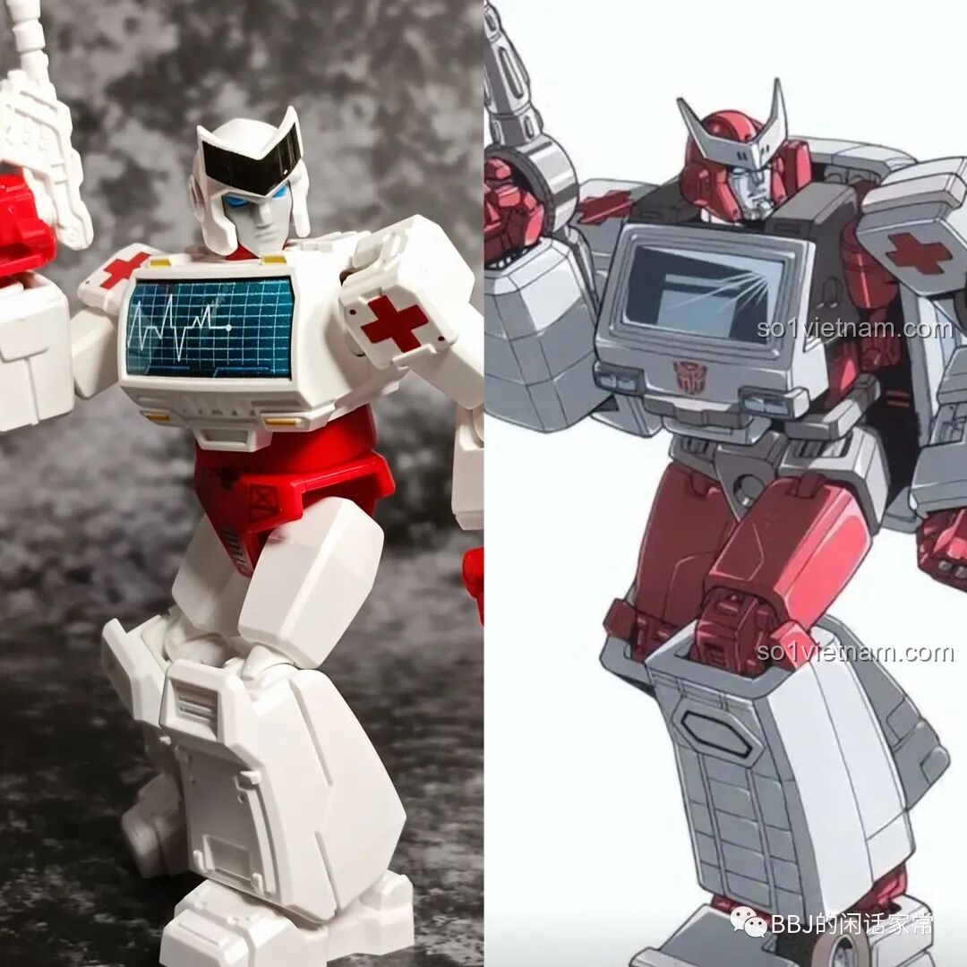 So sánh giữa figure Ratchet của BLOKEES 71100 và hình ảnh nhân vật trong phim hoạt hình Transformers G1, cho thấy sự tương đồng đáng kinh ngạc.