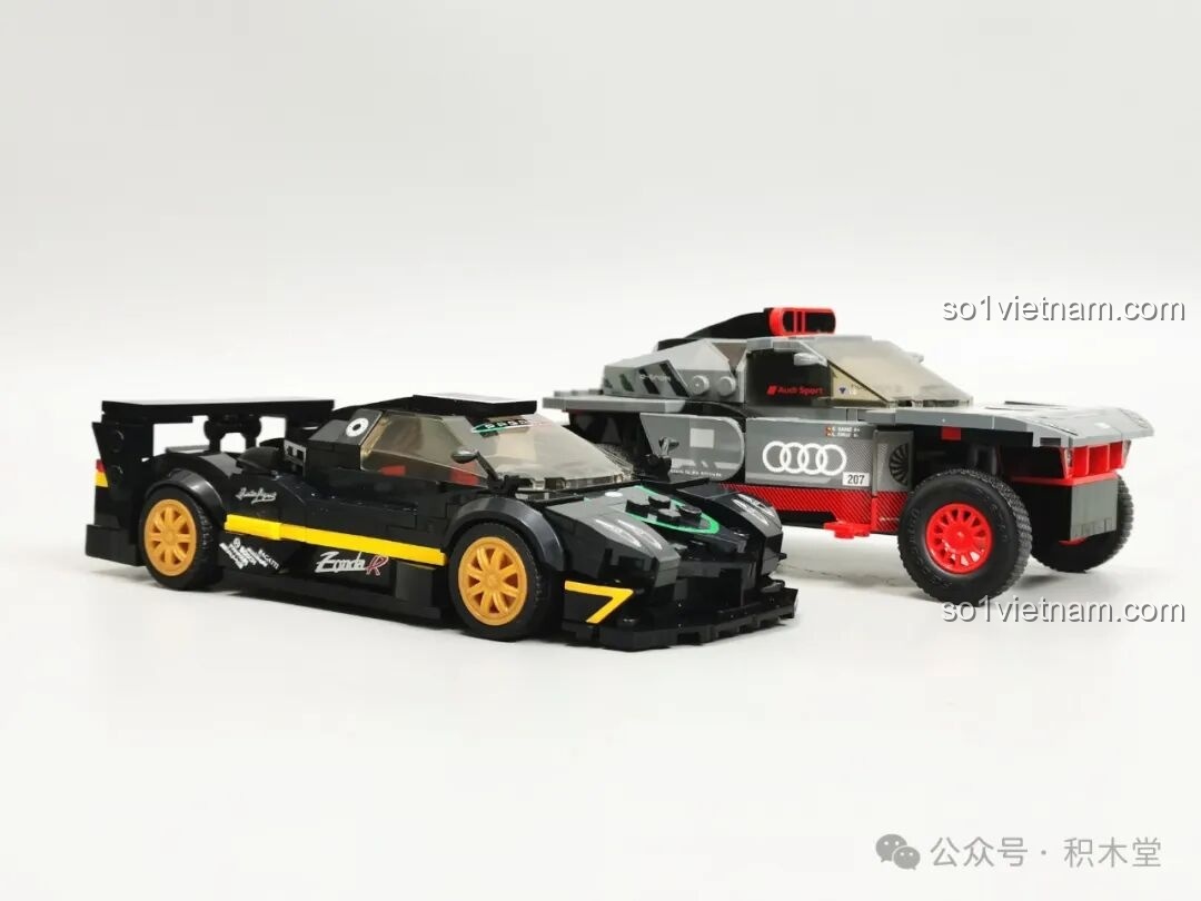 So sánh góc nhìn ngang giữa RASTAR 93900 và mô hình Audi, cho thấy thiết kế gầm thấp đặc trưng của dòng hypercar.