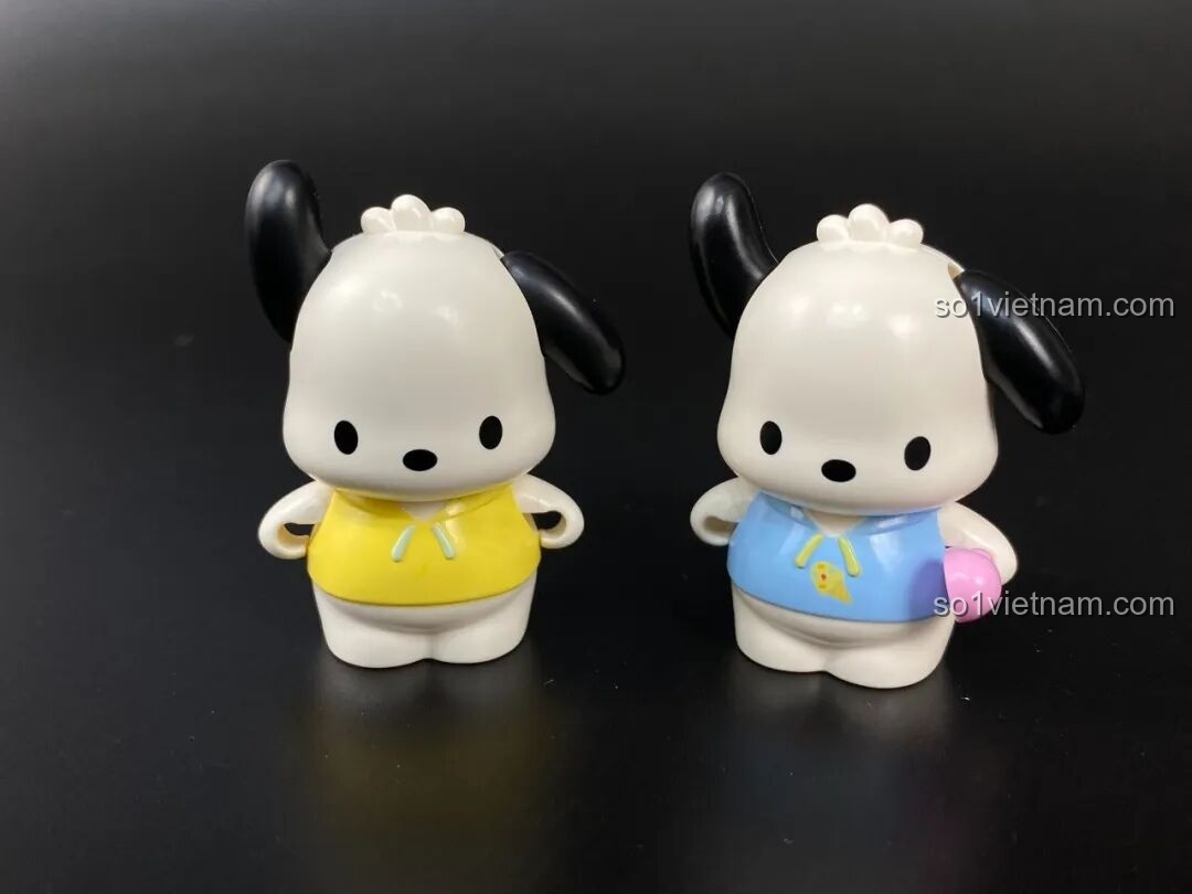 So sánh hai minifigure Pochacco từ bộ Nhà Thi Đấu Thể Thao và bộ Cupcake của Keeppley.