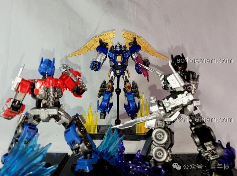 Một góc so sánh kích thước khác của Sentinel Prime, cho thấy sự nổi bật của mô hình trong bộ sưu tập Transformers.