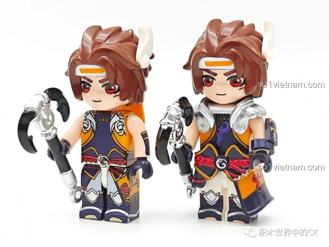 So sánh hai phiên bản của minifigure Tôn Sách, cho thấy sự chăm chút trong thiết kế của bộ đồ chơi Qman 78002.