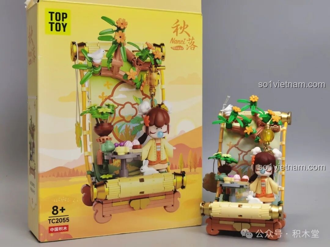 So sánh mô hình TOP TOY Nanci Mùa Thu sau khi lắp ráp với hình ảnh trên hộp.
