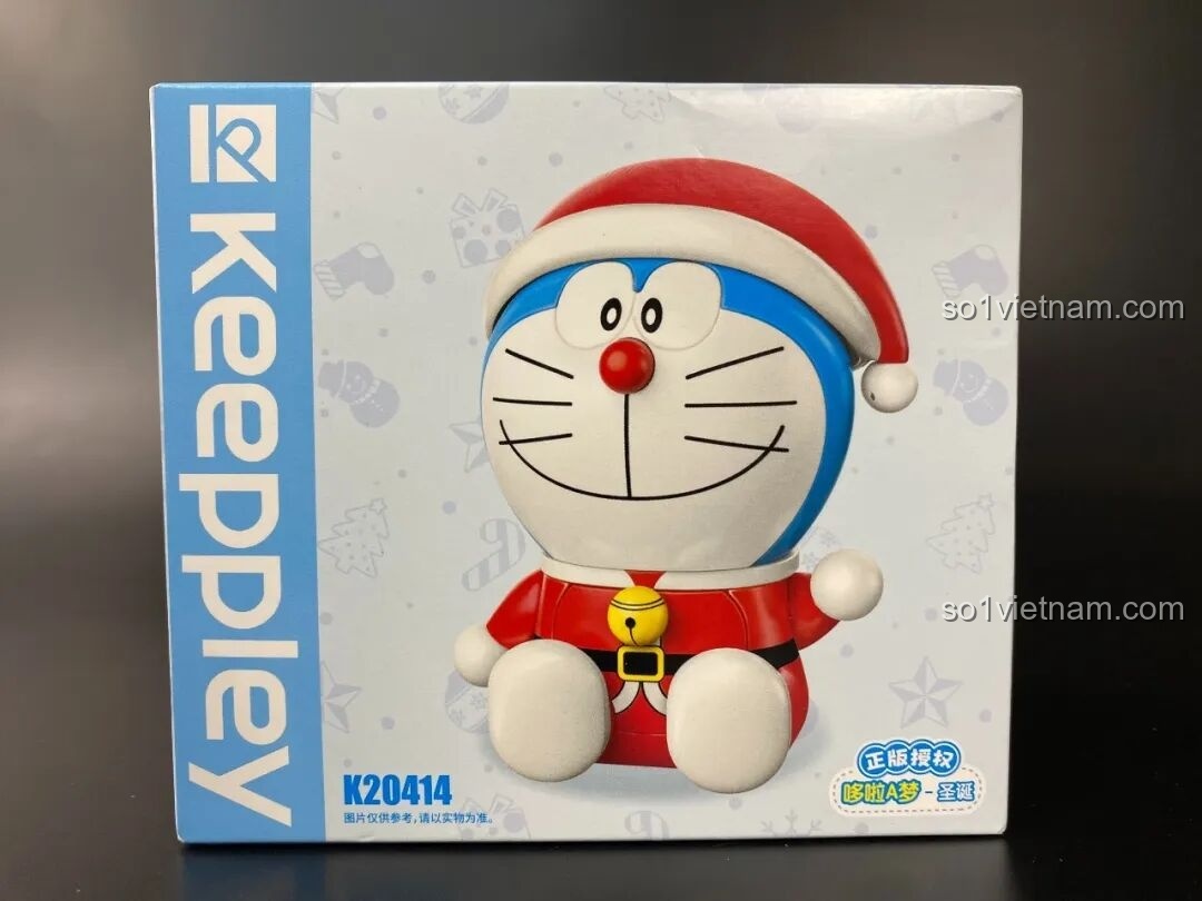 So sánh kích thước và phong cách giữa hai mô hình Keeppley: Pochacco KUPPY và Doraemon Thỏ Hồng.