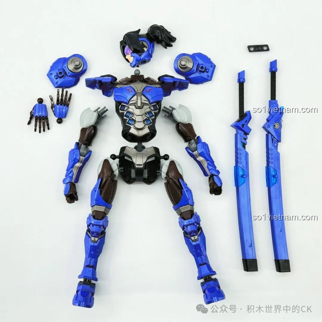 Cặp song kiếm của mô hình Mecha Miyamoto Musashi 78033 Keeppley với lưỡi kiếm màu xanh trong suốt.