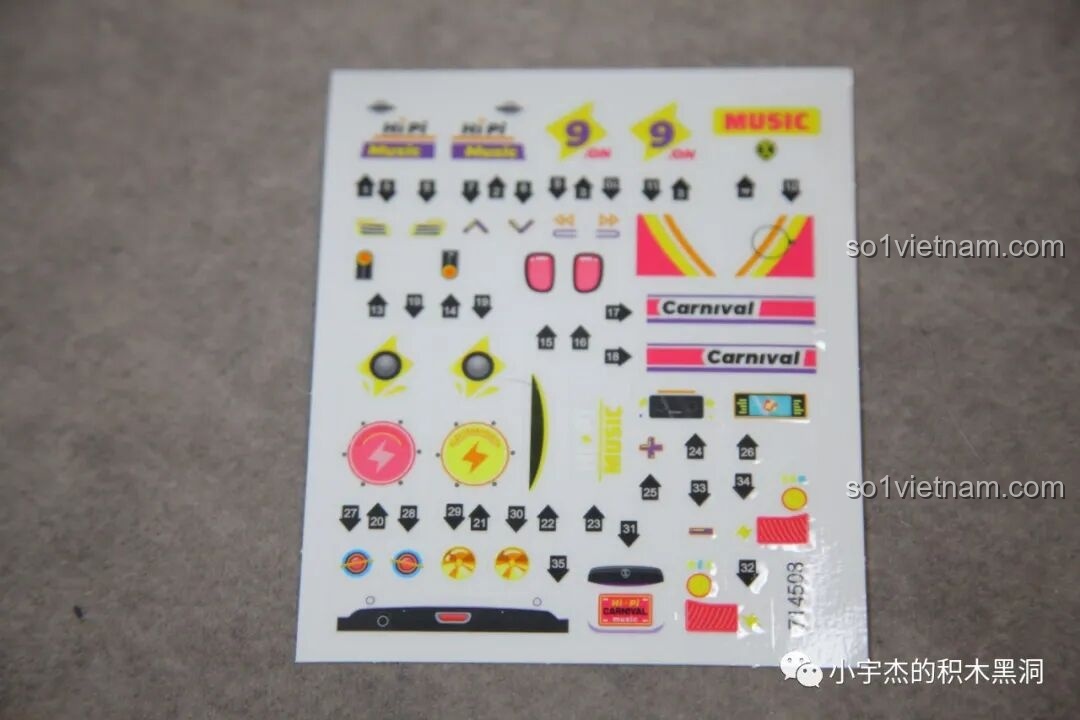 Tấm sticker dán cà (transfer sticker) của bộ Sembo 714508 với các họa tiết âm nhạc và carnival sắc nét, chất lượng cao.
