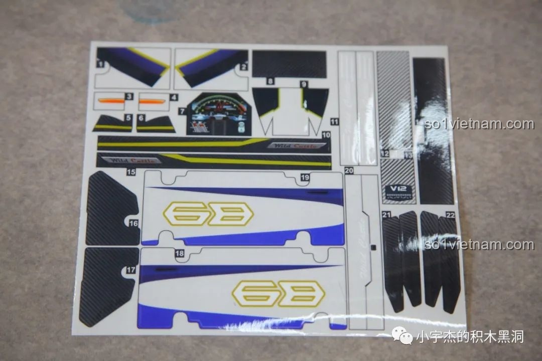 Tấm sticker trong suốt của bộ K-box 10520, bao gồm các chi tiết trang trí ngoại thất và bảng đồng hồ.