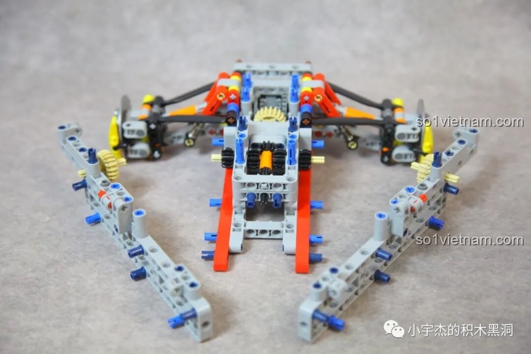 Sticker trên nắp xe phía trước của Porsche 963 GULY