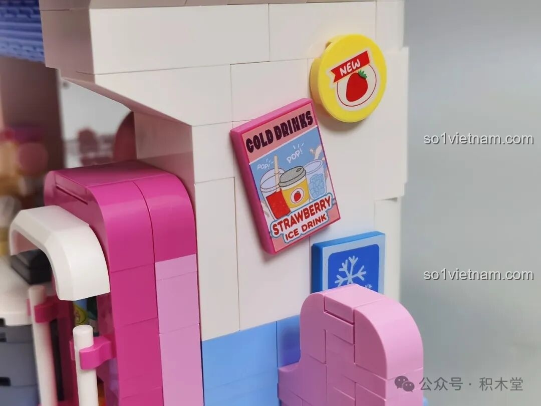 Sticker trang trí logo Zanmang Loopy trên quầy tính tiền của tiệm kem.