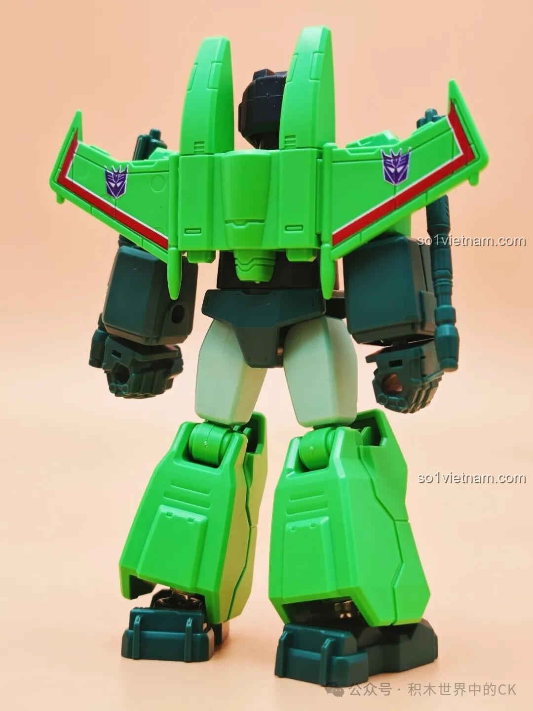 Sulfuric Rain phiên bản Shining Version với vũ khí và phụ kiện đi kèm