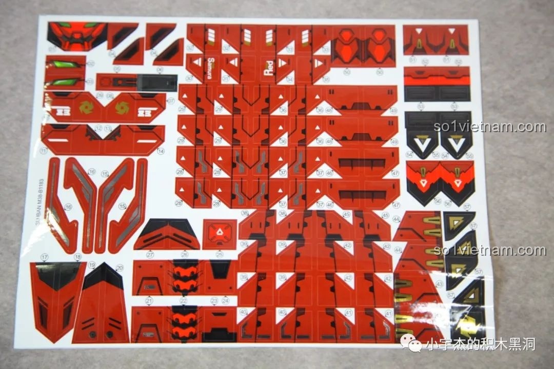 Tấm sticker lớn với nhiều họa tiết trang trí cho Sluban M38-B1183 Cơ Giáp Sĩ Kai Bọc Thép Nặng, chất lượng cao và sắc nét.