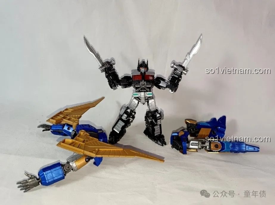 Mô hình Sentinel Prime trong một tư thế hành động phức tạp, thể hiện sự cân bằng và linh hoạt của sản phẩm.