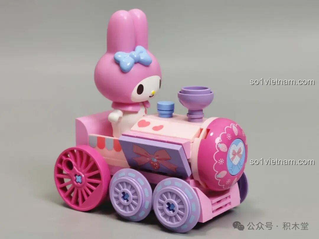 Chiếc tàu hỏa My Melody TC1724 đã được lắp ráp hoàn chỉnh, màu hồng dễ thương.