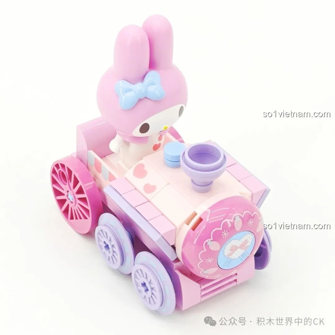 Tàu hỏa màu hồng phấn của My Melody trong bộ lắp ghép TOP TOY TC1724 Sanrio Characters, siêu ngọt ngào.