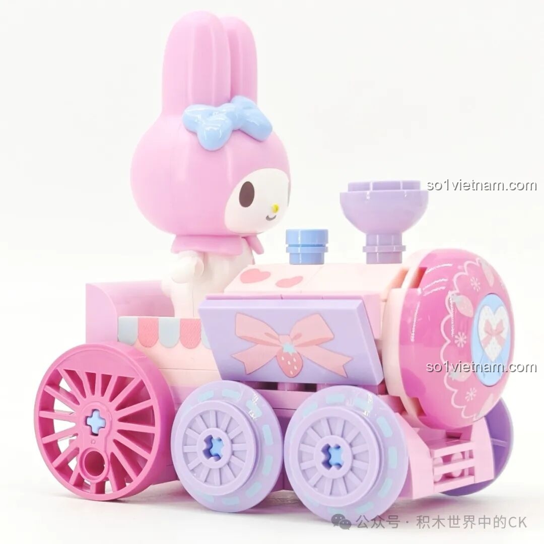 Góc nhìn khác của tàu ngầm Hangyodon trong bộ lắp ghép TOP TOY TC1724 Sanrio Characters.