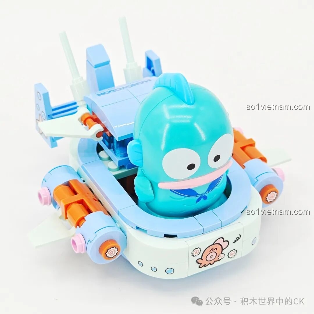 Mặt sau tàu ngầm Hangyodon, thể hiện chi tiết cánh quạt và họa tiết bạch tuộc của bộ TOP TOY TC1724.