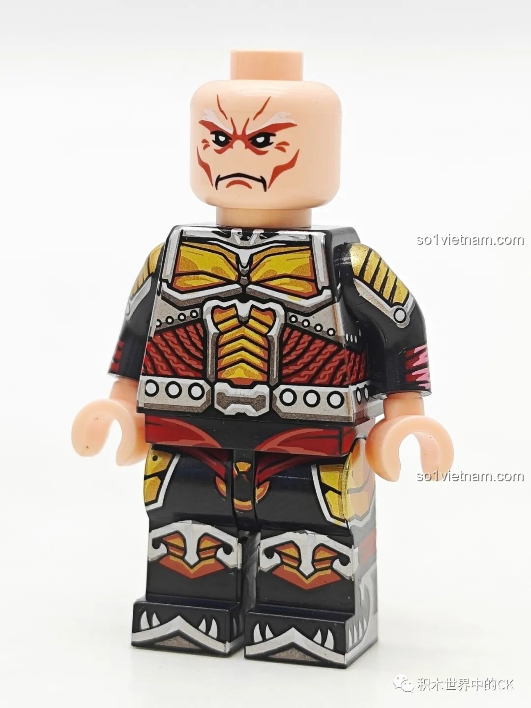Thân minifigure Hoàng Trung Kuzhao Studio 11774 với chi tiết in ấn áo giáp và quần, thể hiện sự già dặn.