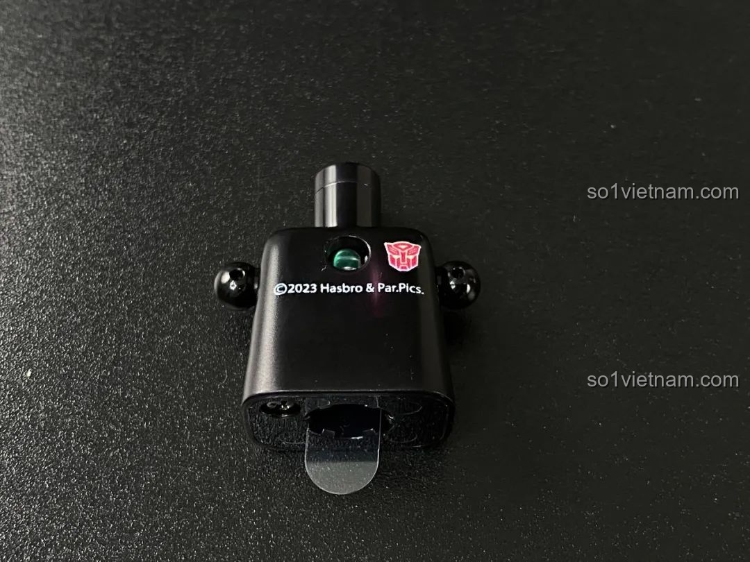 Phần thân của mô hình Blokees Transformers sau khi đã lắp đặt thành công bộ mạch đèn LED.