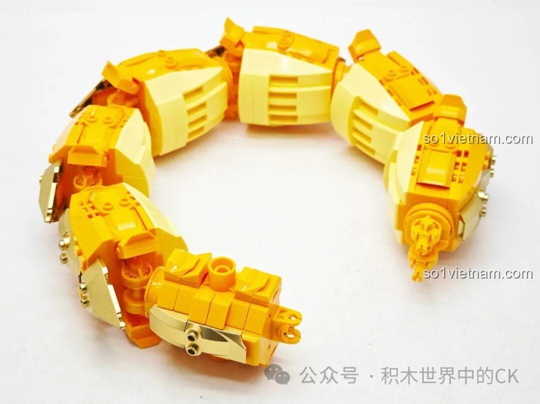 Thân rồng sau khi nối có thể uốn cong linh hoạt, tạo dáng uyển chuyển cho mô hình Keeppley K19908.