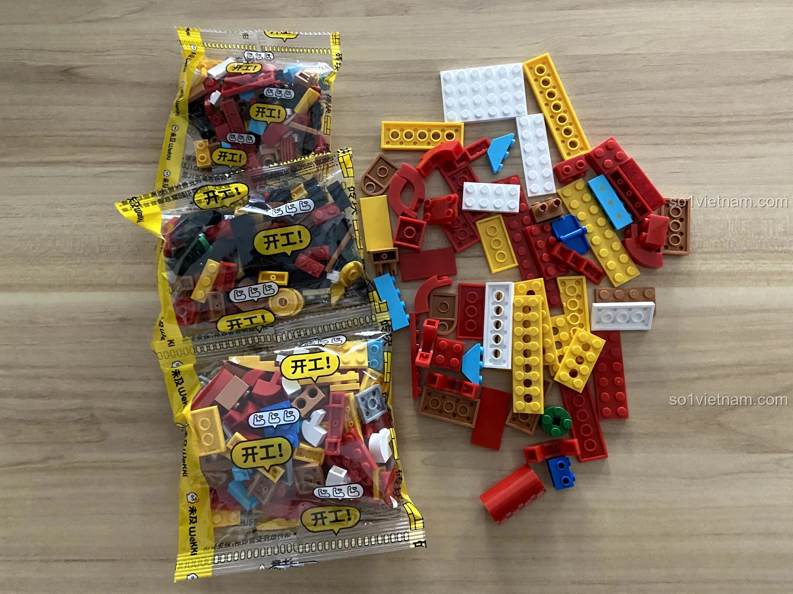 Phần thân và cấu trúc đầu của Pinocchio trong bộ Wekki 506186, cho thấy sự phân màu đối xứng.