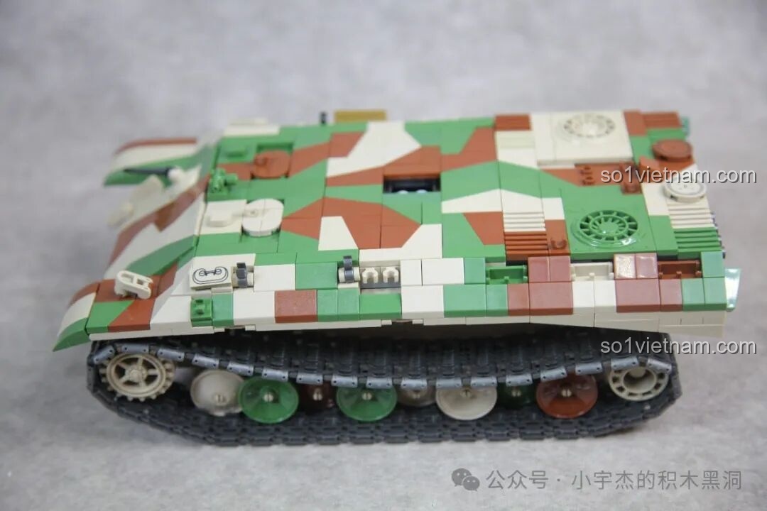 Phần thân xe tăng Panther G 100252 về cơ bản đã hoàn thiện, chuẩn bị cho các chi tiết phụ.