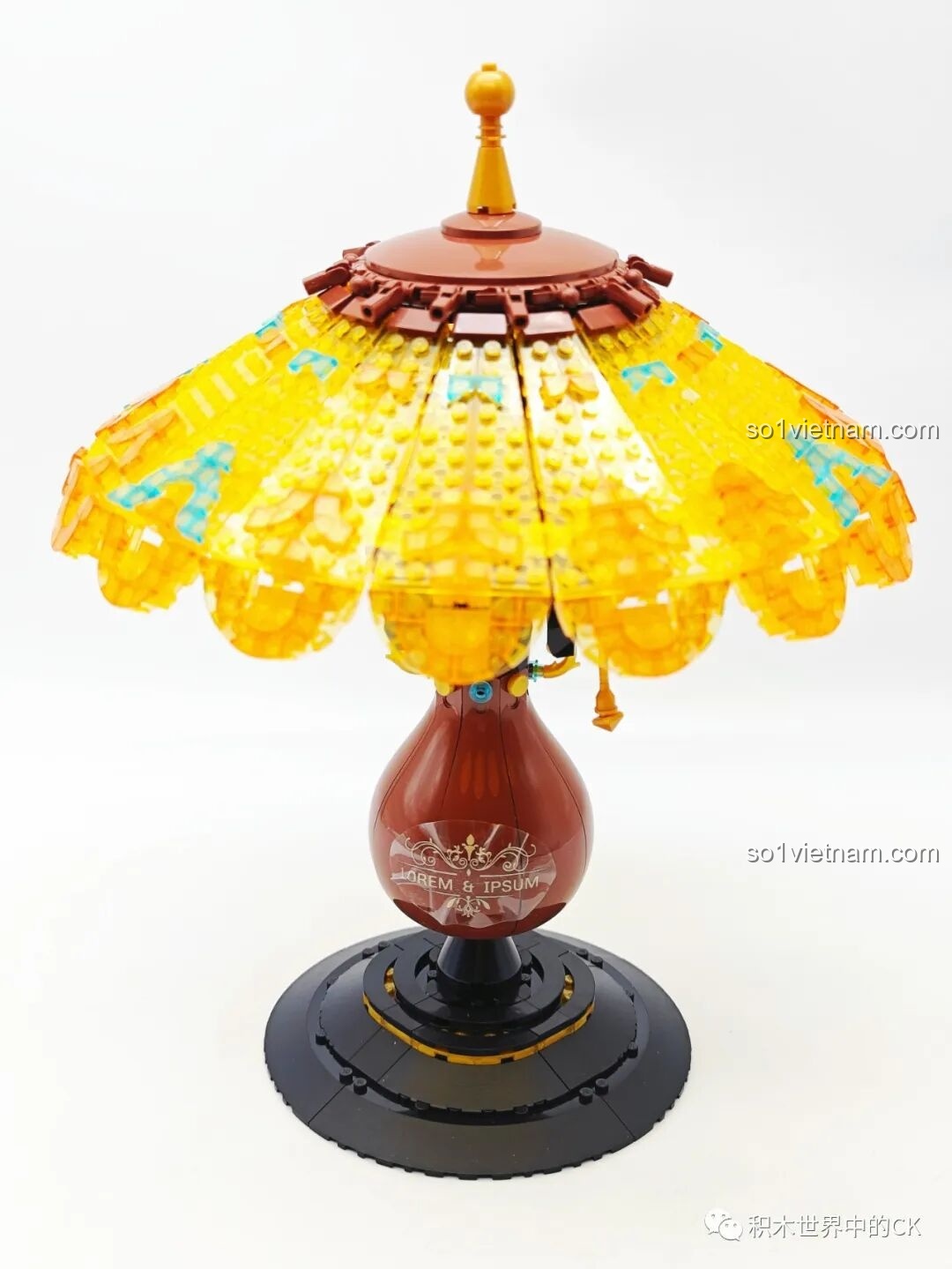 Góc nhìn khác của bộ Đèn Bàn Cổ Điển ZHEGAO 00398 đã hoàn thành, làm nổi bật cấu trúc chao đèn và thân đèn tinh xảo.