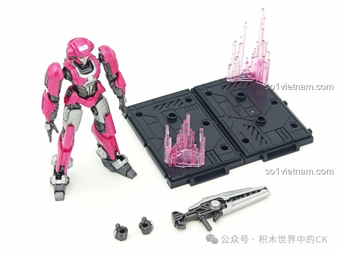 Thành phẩm mô hình Elita-1 sau khi lắp ráp cùng tất cả phụ kiện đi kèm như đế, vũ khí và hiệu ứng.