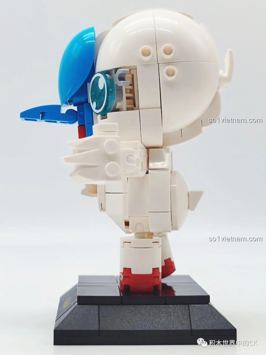 Cảm nhận Gobricks GDS 998 Linh vật Teng khi nhìn từ cạnh bên, cho thấy cấu trúc thân và đuôi của mô hình.