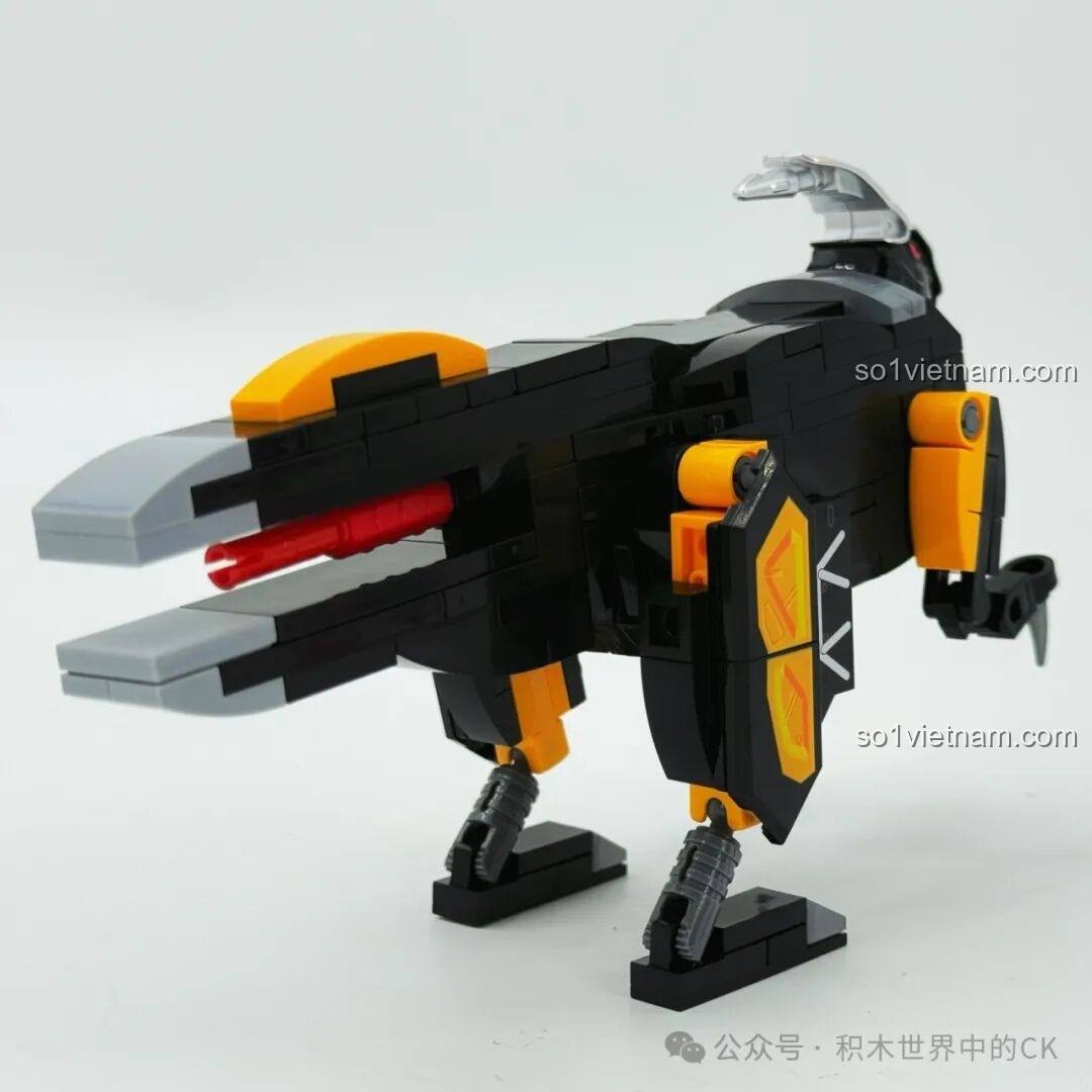 Mô hình hoàn chỉnh của Keeppley 82004 Fuqiang Long (Khủng long Pháo Đuôi Đen) ở góc nghiêng, làm nổi bật thiết kế đuôi pháo và các chi tiết giáp của robot khủng long.